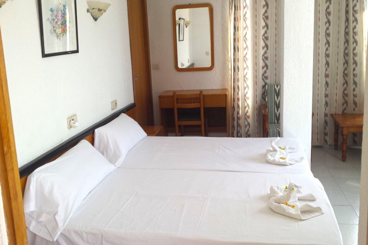 Hostal Port Corona كالا راتخاذا المظهر الخارجي الصورة
