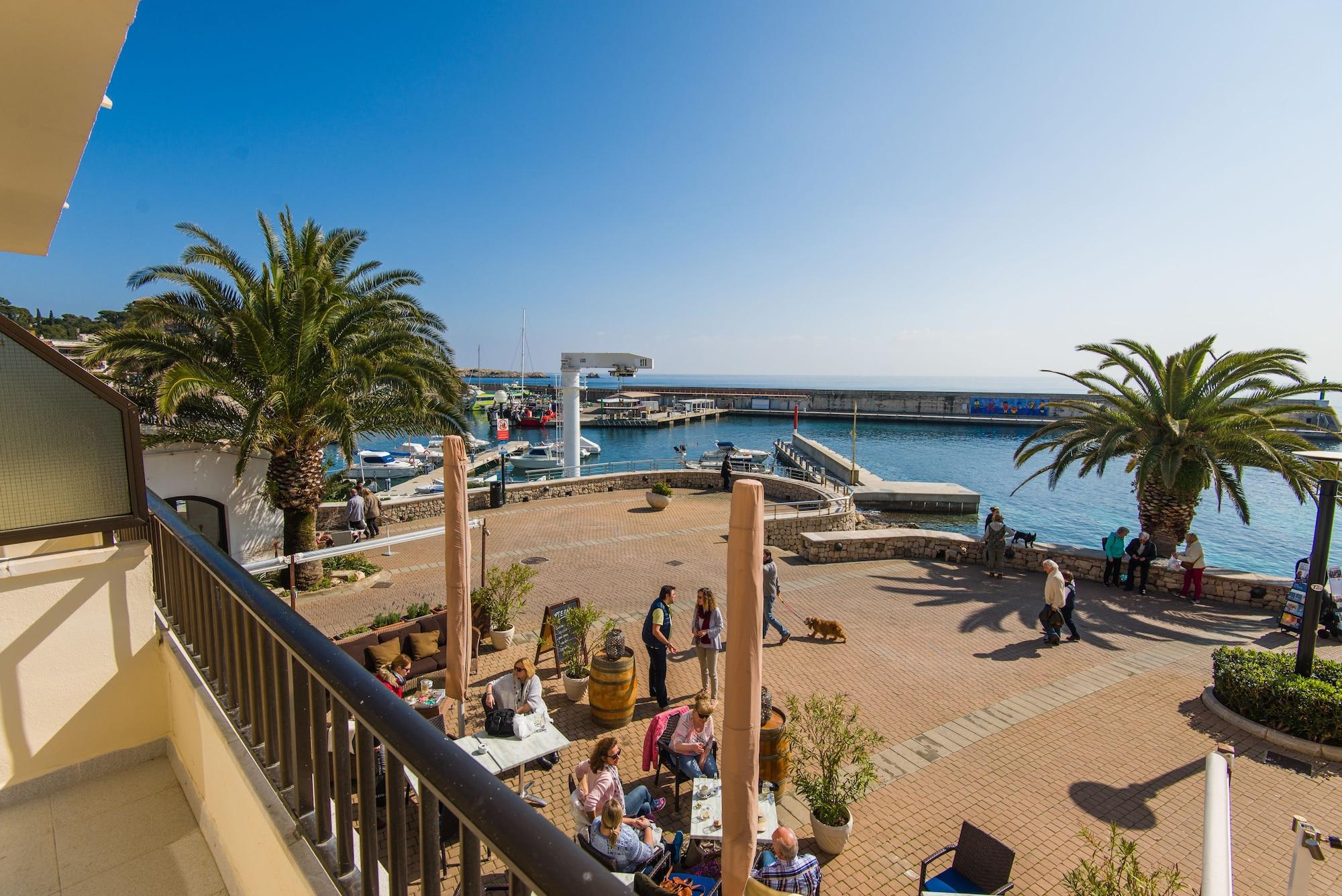 Hostal Port Corona كالا راتخاذا المظهر الخارجي الصورة