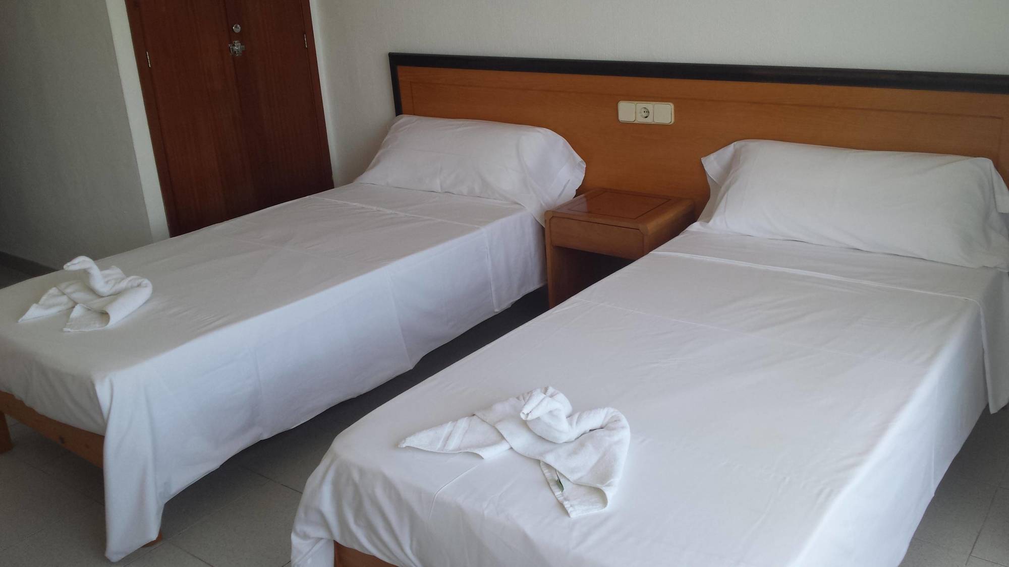 Hostal Port Corona كالا راتخاذا المظهر الخارجي الصورة
