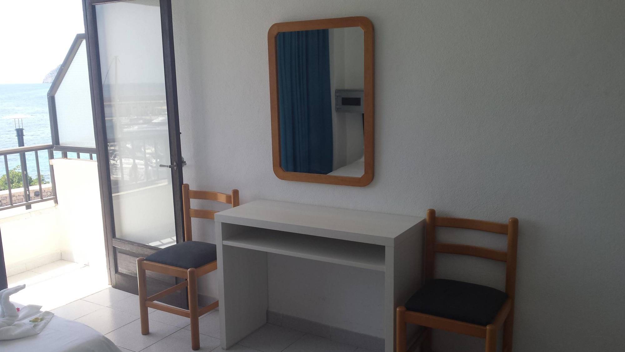 Hostal Port Corona كالا راتخاذا المظهر الخارجي الصورة