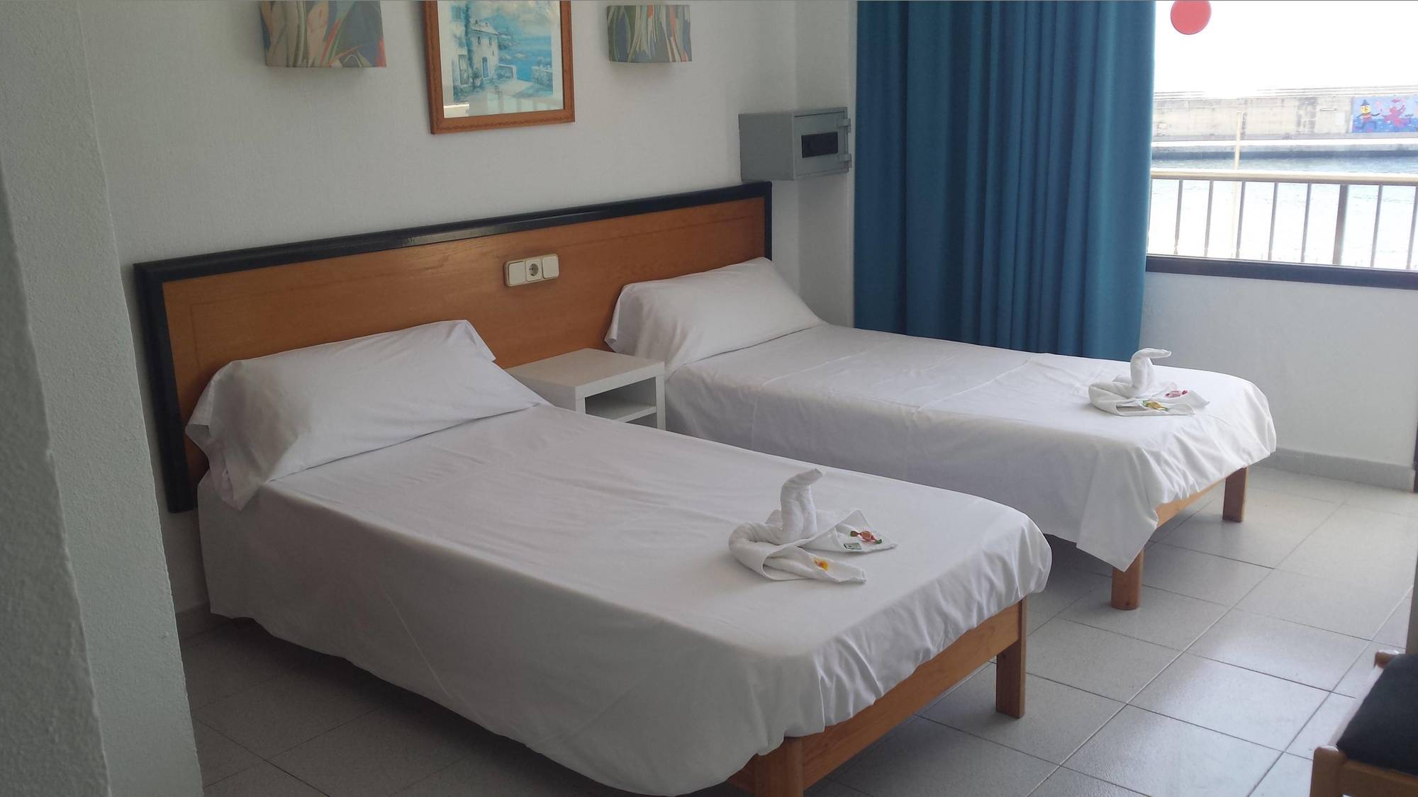 Hostal Port Corona كالا راتخاذا المظهر الخارجي الصورة