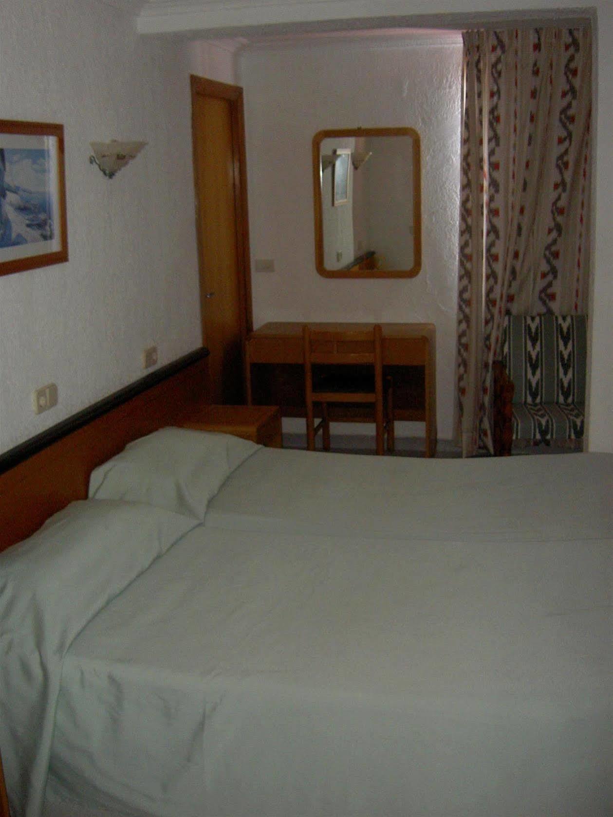 Hostal Port Corona كالا راتخاذا المظهر الخارجي الصورة