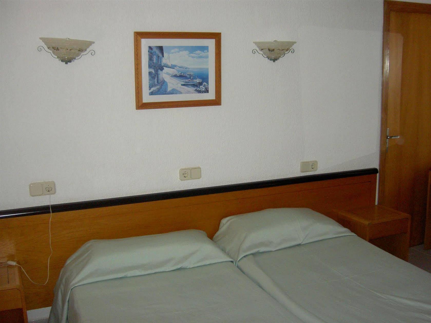 Hostal Port Corona كالا راتخاذا المظهر الخارجي الصورة