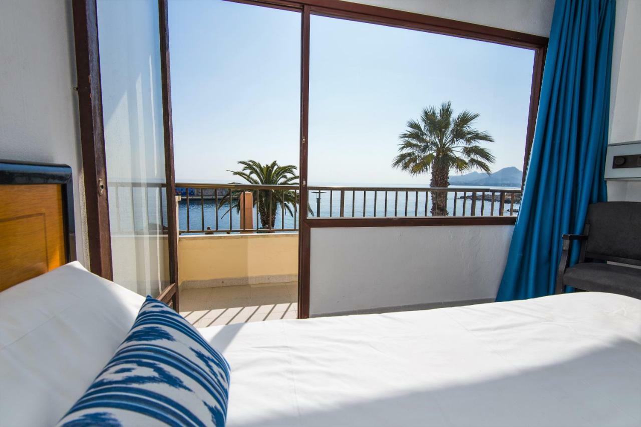 Hostal Port Corona كالا راتخاذا المظهر الخارجي الصورة