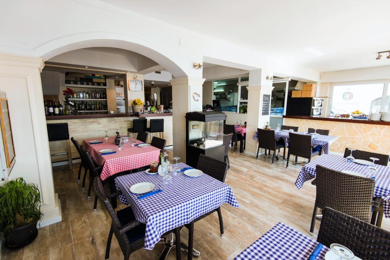 Hostal Port Corona كالا راتخاذا المظهر الخارجي الصورة